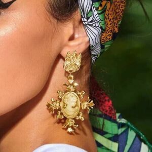 Italian vintage style earrings A285